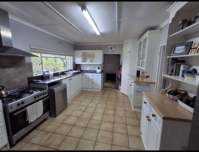 3 BEDROOM FREEHOLD SOLD IN HOWICK NORTH